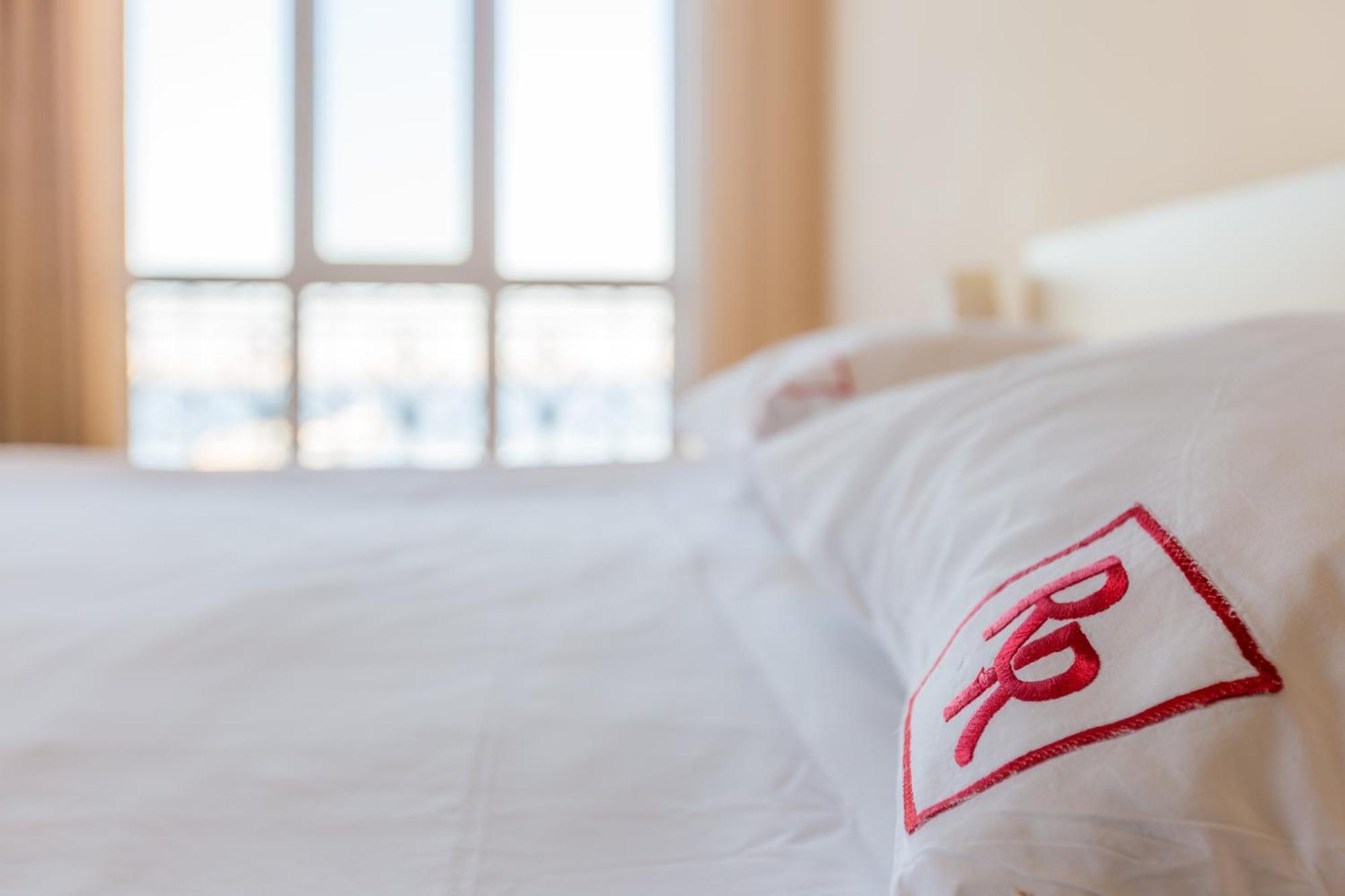 Red Roof Seaview Hotel บากู ภายนอก รูปภาพ