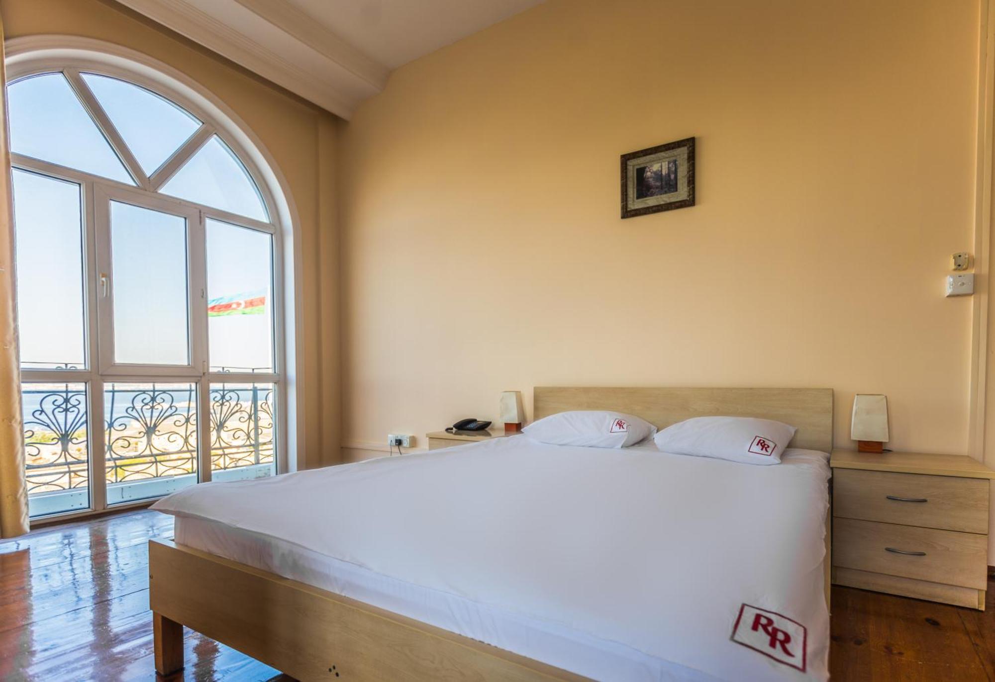 Red Roof Seaview Hotel บากู ภายนอก รูปภาพ
