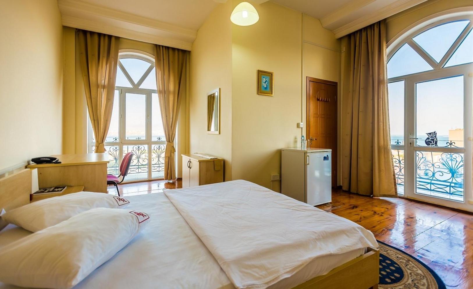 Red Roof Seaview Hotel บากู ภายนอก รูปภาพ