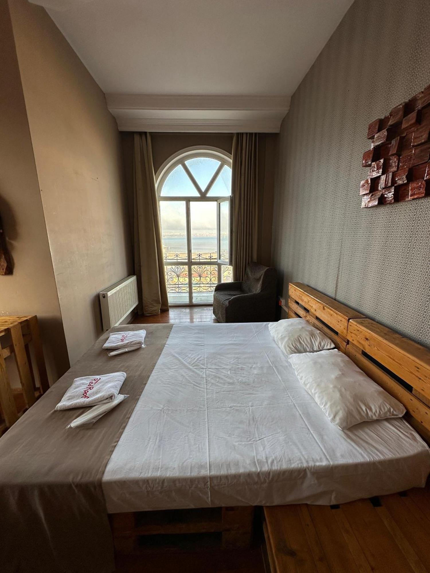 Red Roof Seaview Hotel บากู ภายนอก รูปภาพ